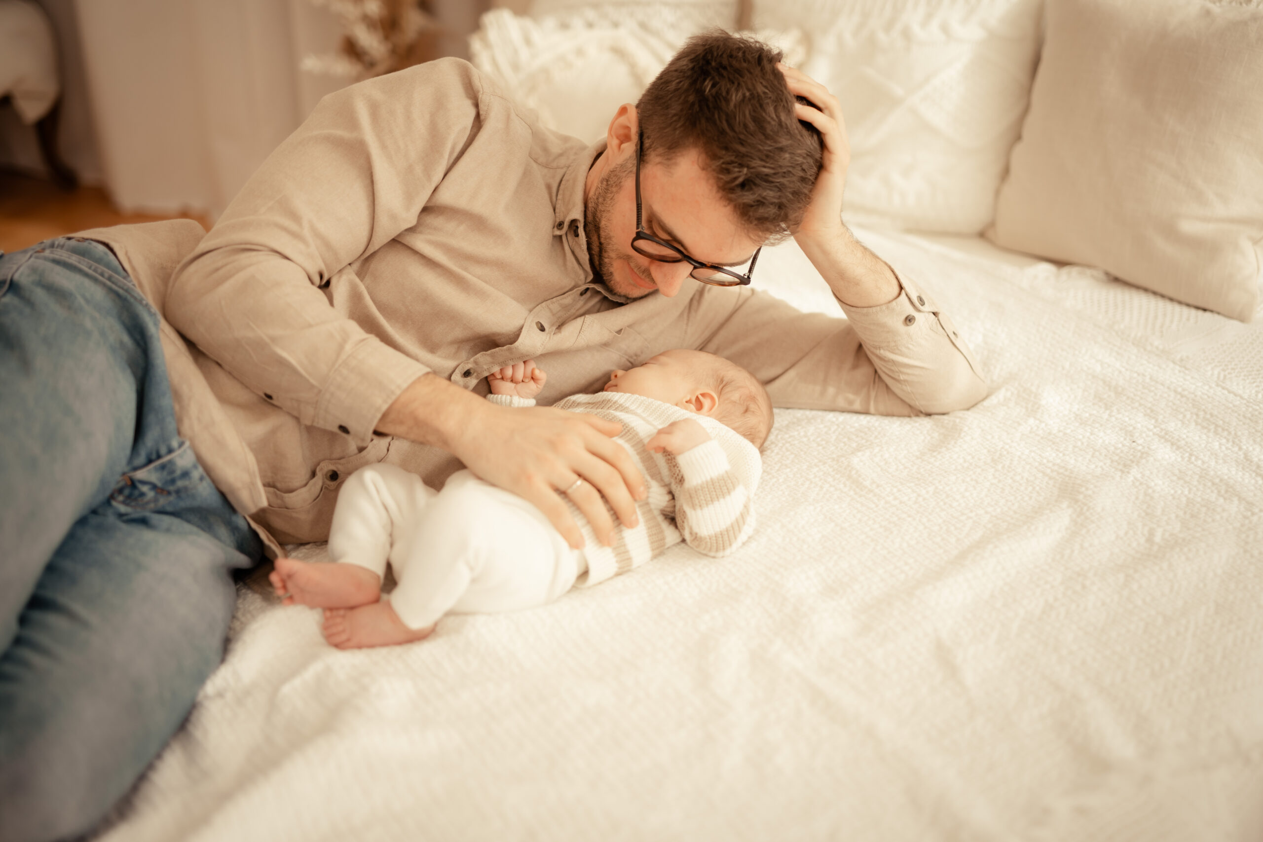 Babyfotografin im Saarland, Photographie Poesie, Ich bin eure Fotografin für natürliche Neugeborenenbilder im Tageslicht Studio in Merzig, deine erste Zeit mit Baby festgehalten im entspannten Newbornshooting mit Rundum Wohlfühl Service mit hochwertigen Newbornbildern für die Region Saarland und Luxemburg, Mein Atelier in Merzig ist gut für deine Babybilder erreichbar für Familien aus Trier, Remich, Dillingen Saar, Völklingen, Neunkirchen, Saarlouis, Saarbrücken, Saarburg