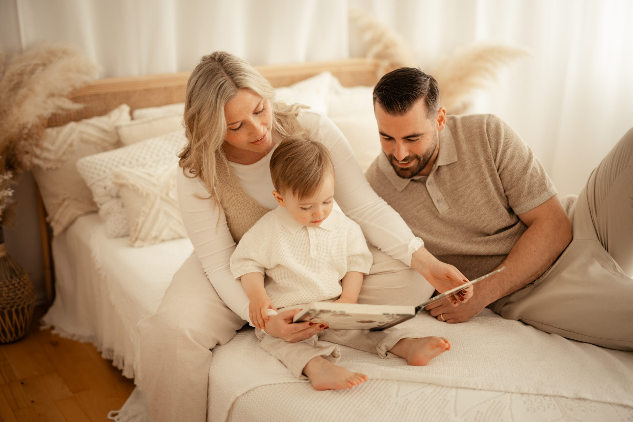 Familienshooting Merzig Photographie Poesie natürliche ungestellte Bilder Tageslicht Studio Fotografin Saarlouis Trier Luxembourg Remich Schengen Saarbrücken Saarburg Saarland